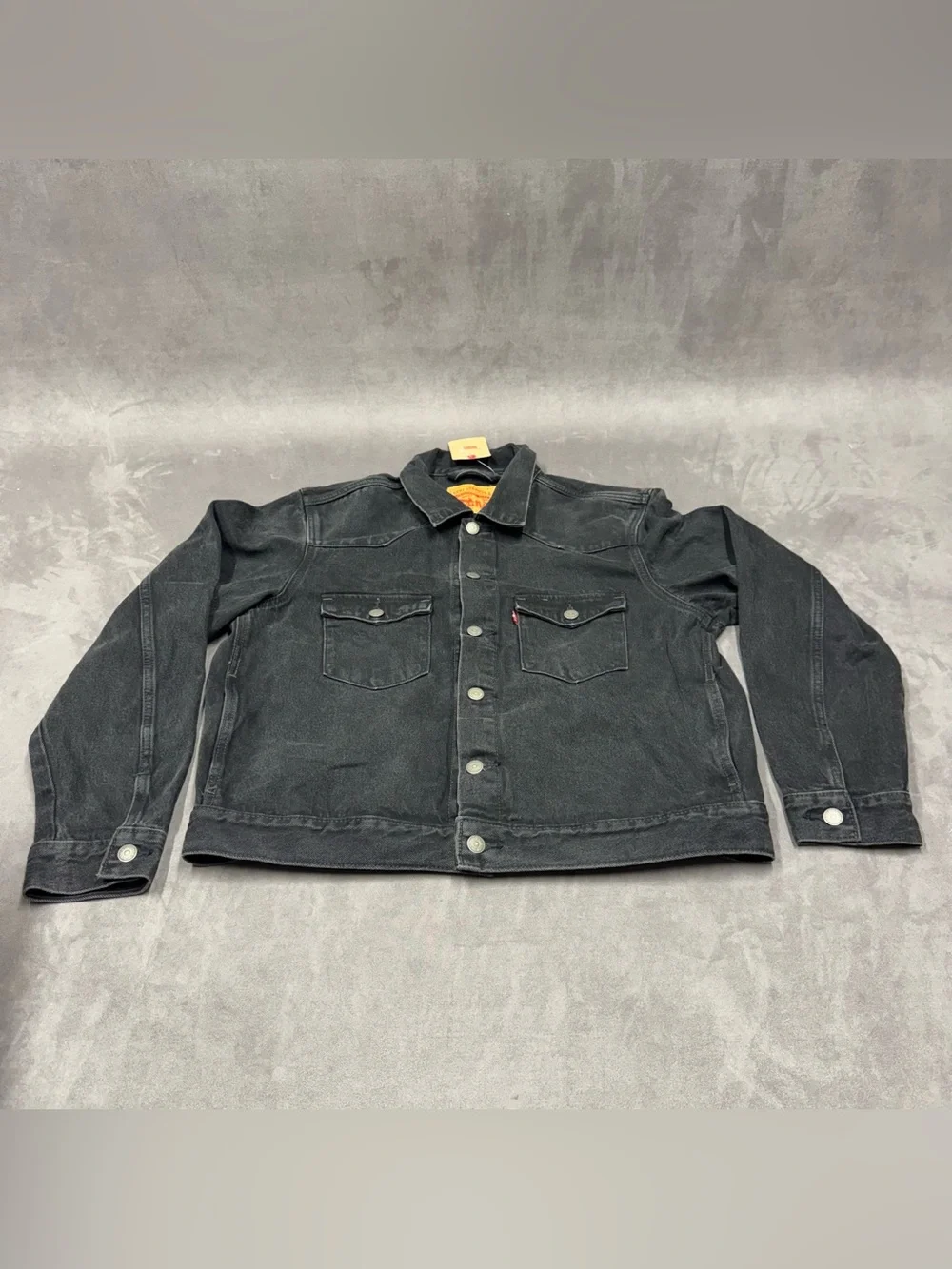 Levi's Black Denim Trucker Jacket with Button Front relaxed fit men’s size M